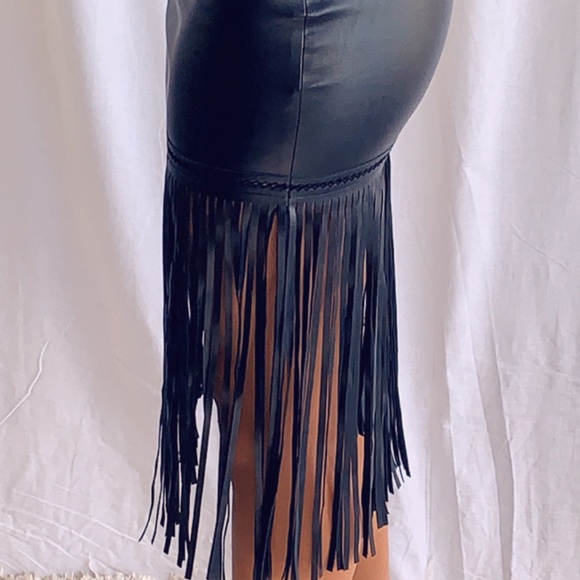 Woman’s Black skirt - Picture 2 of 2